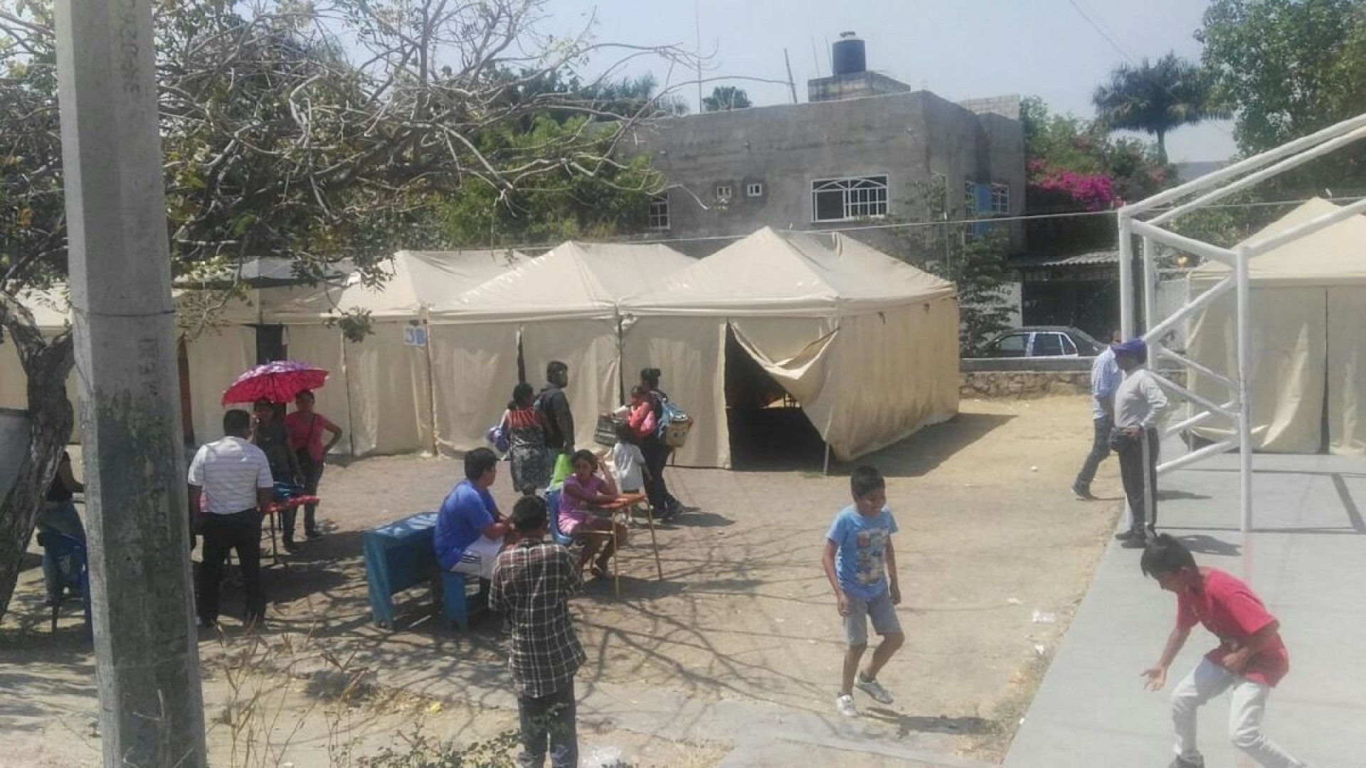 Se oponen al regreso a clases en primaria de Zacatepec por los daños en el plantel