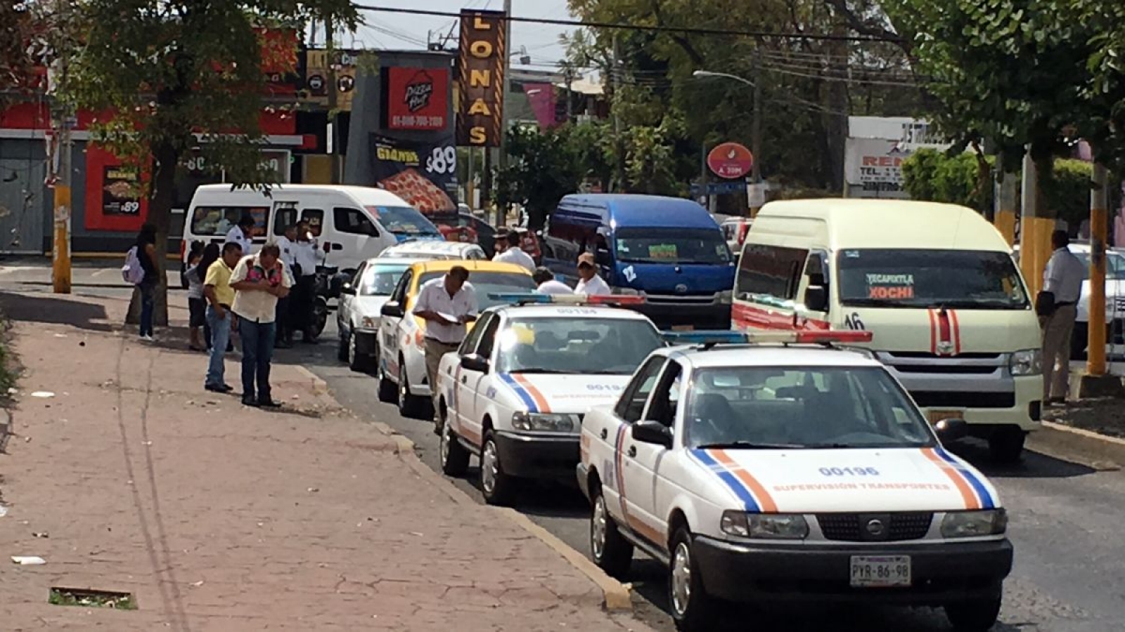 Detiene SMyT taxis irregulares en la región oriente