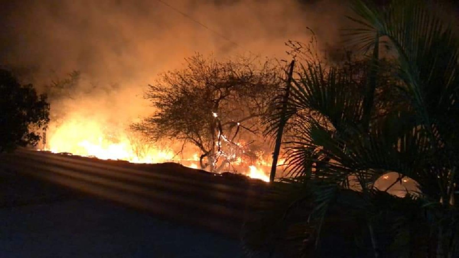 Sofocan incendio en la colonia El Charco de Tetecala