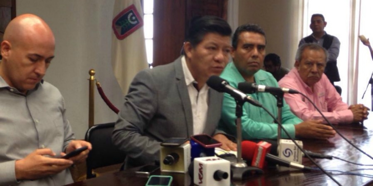 Advierte Quiroz Medina que se retirarán concesiones a transportistas que generen "actos de violencia o bloqueos"