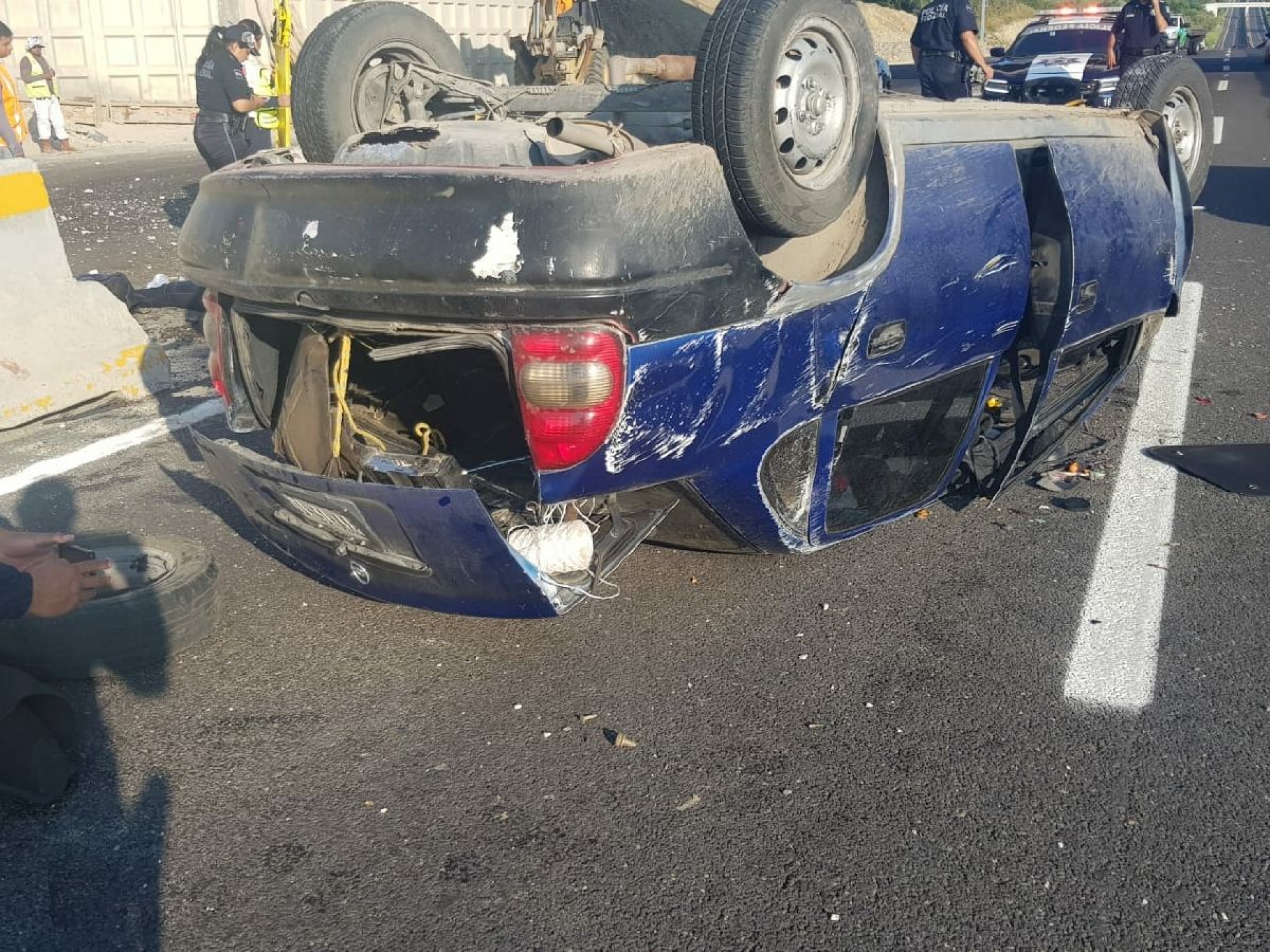 Muere paramédica durante una volcadura