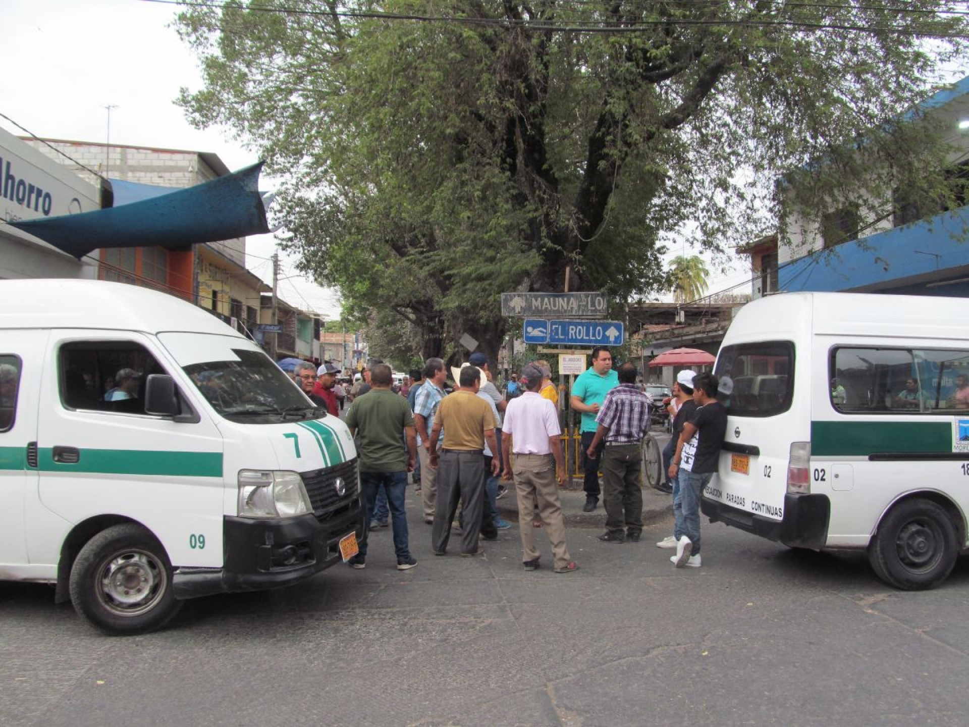 Sigue conflicto entre taxis colectivos y la Ruta 7 en Jojutla