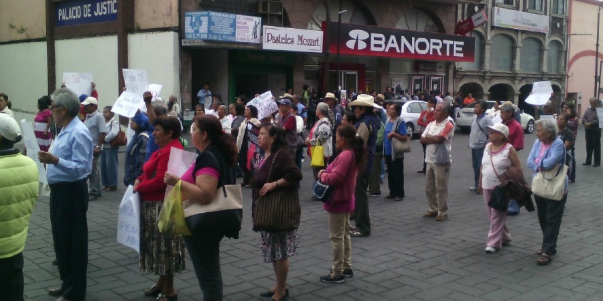 Protestan integrantes de la Asociación Cívica Morelense; piden justicia por el asesinato de activista