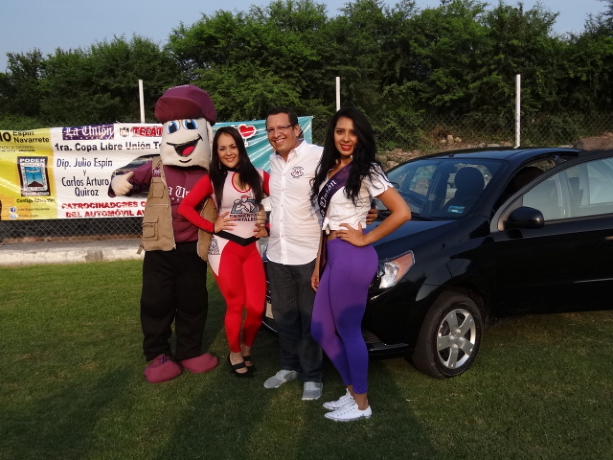 Presentan el automóvil que se llevará el campeón de la Copa Libre Unión Tecate Fortaleza