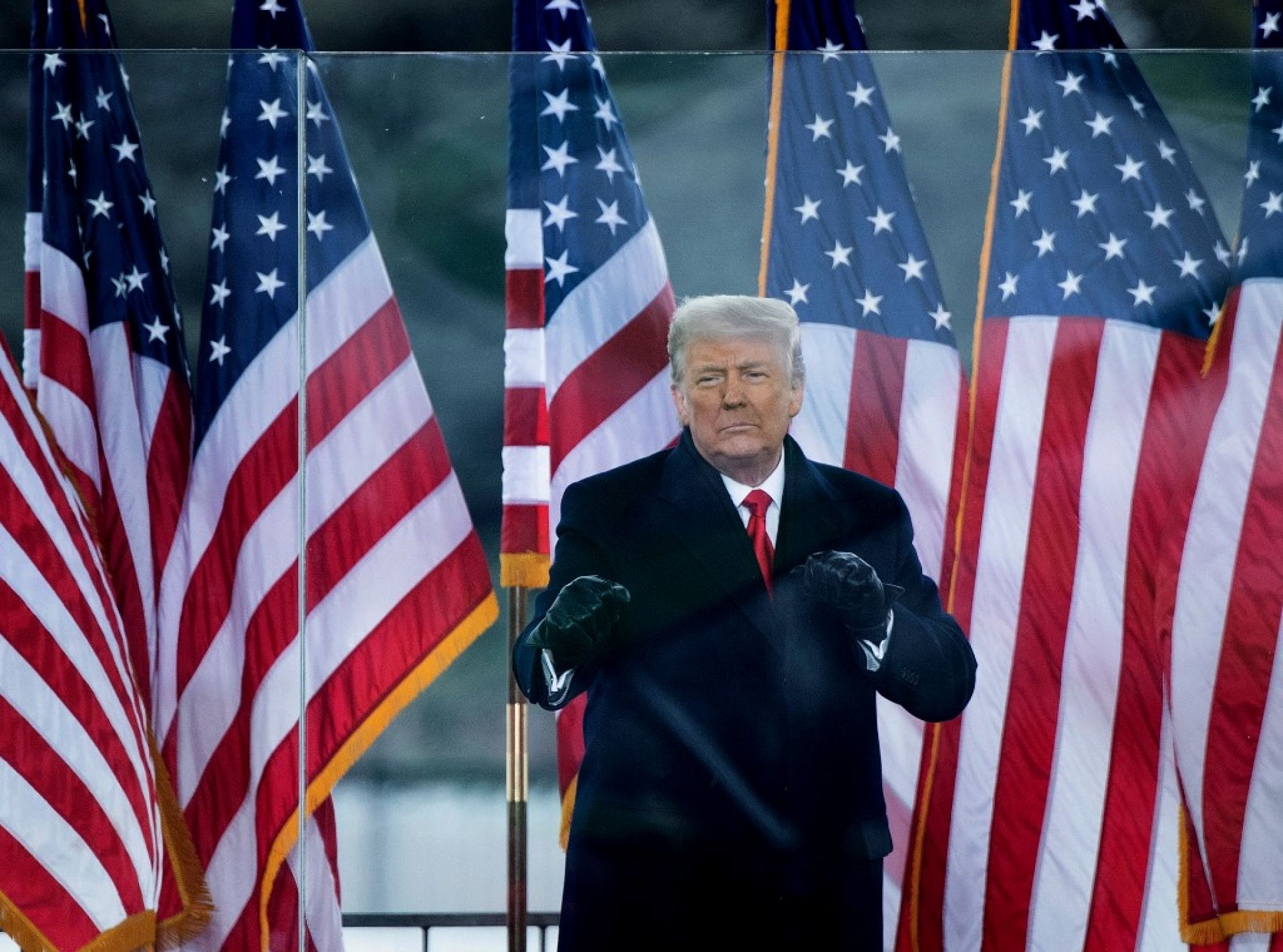 Senado de EU absuelve a Trump en su juicio político por el asalto al Capitolio