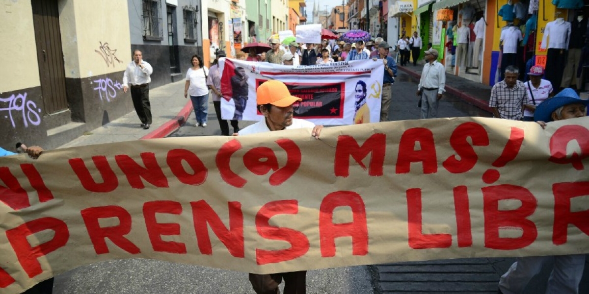 Marcha Asociación Cívica Morelense en protesta por el asesinato de periodistas