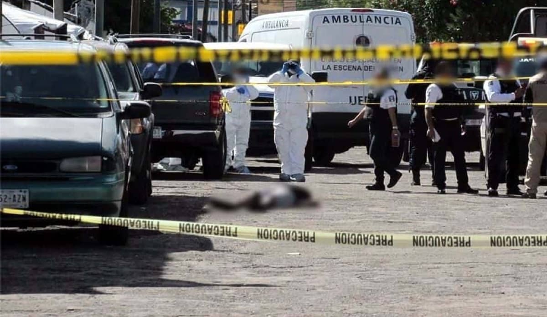 Fue acuchillado dentro de una casa