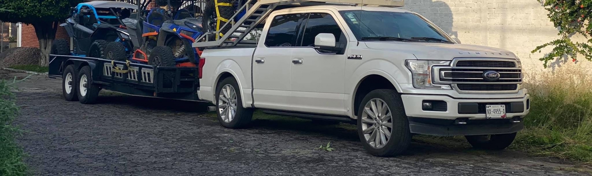 Lo amagaron con pistolas para despojarlo de su camioneta