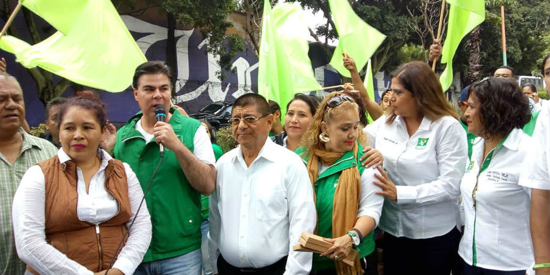Ofrece Javier Estrada mejorar dotación de agua