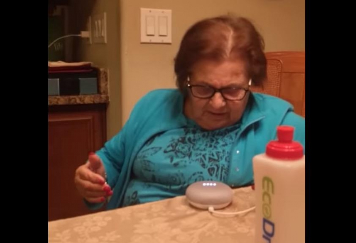 VIDEO: "¡Hey, Gu Gu!" abuela italiana así aprende a usar Google Home