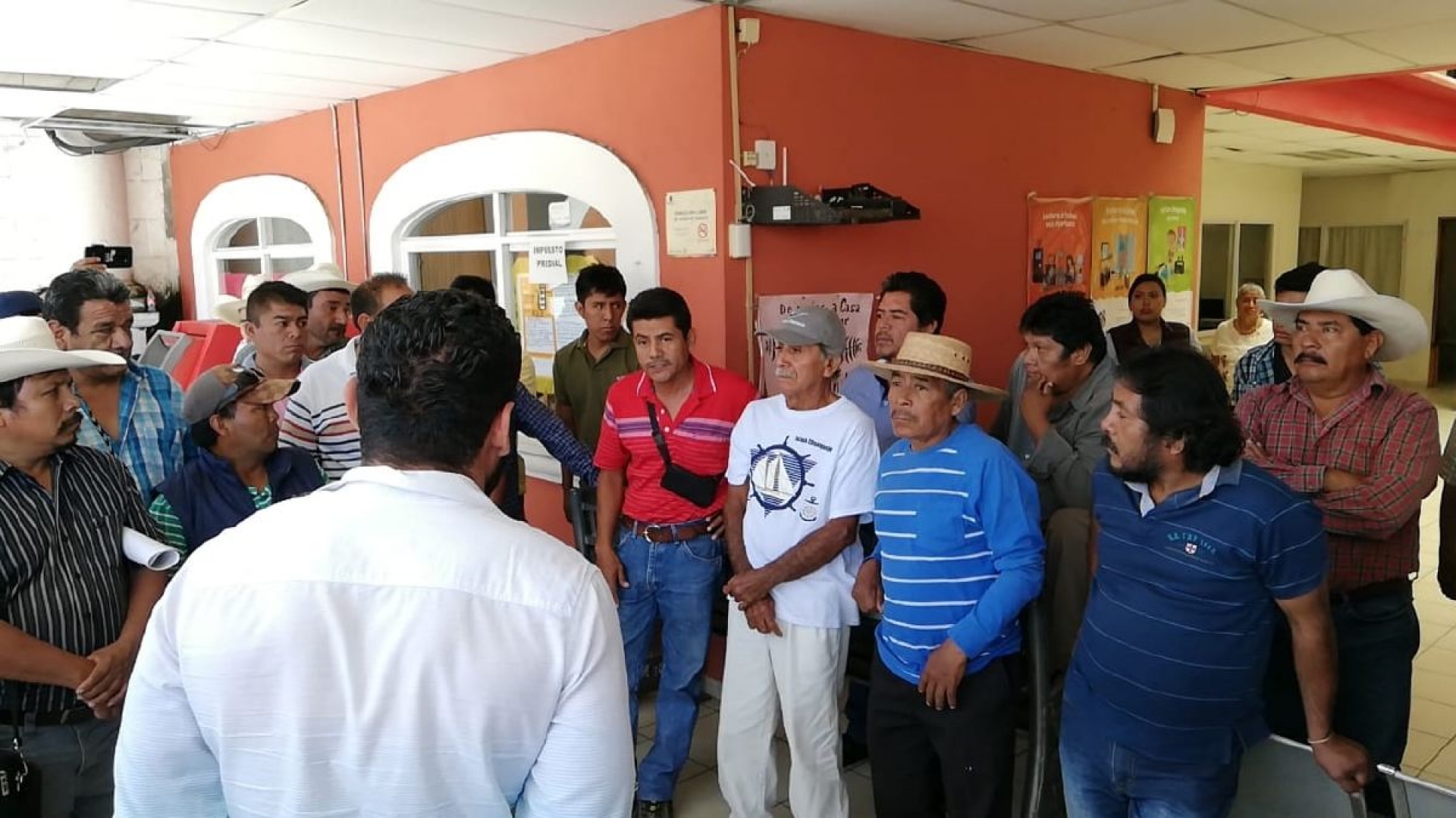 Agricultores de Puente de Ixtla toman el Ayuntamiento en demanda de apoyos
