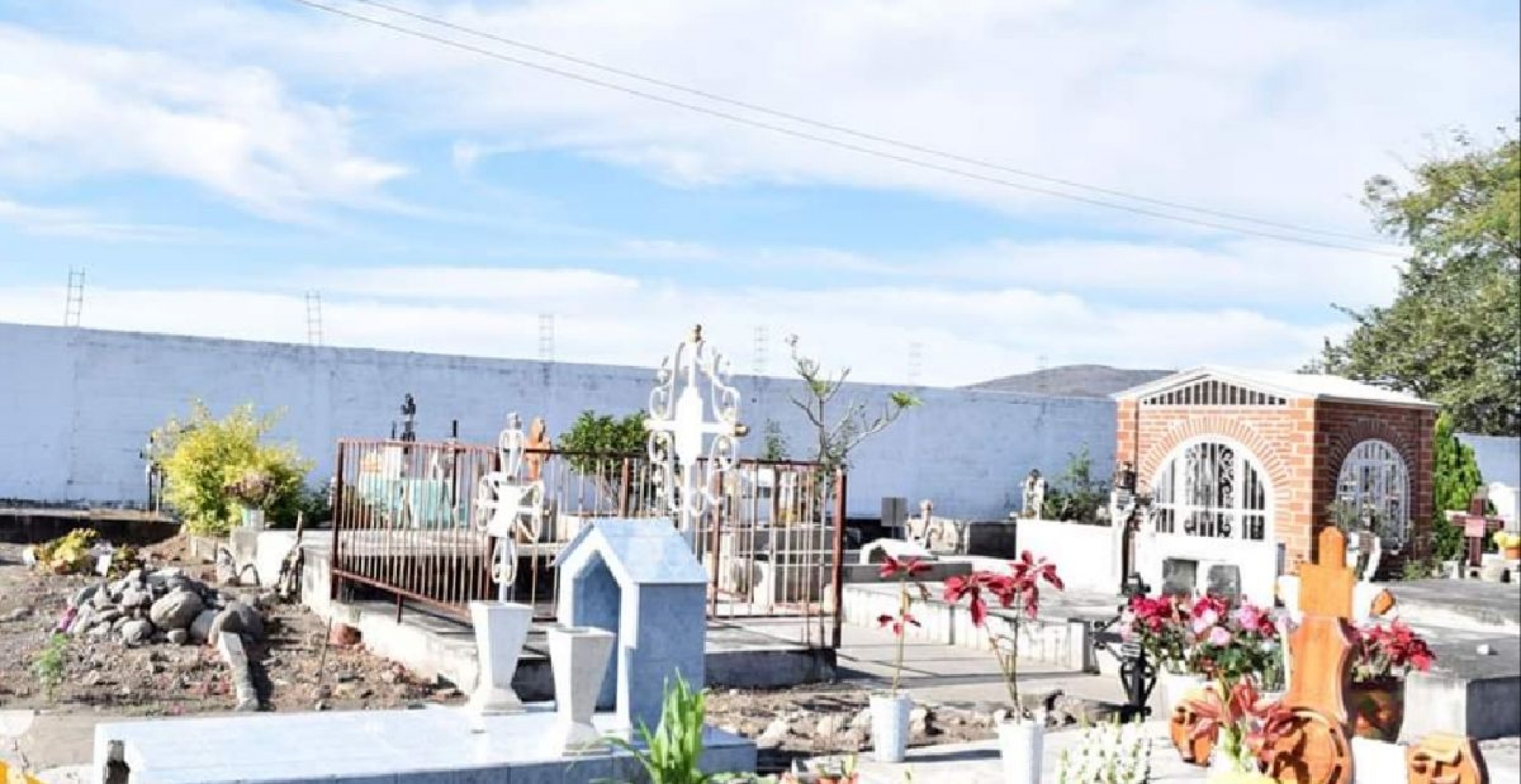 Anuncian cierre de panteones en municipios del surponiente