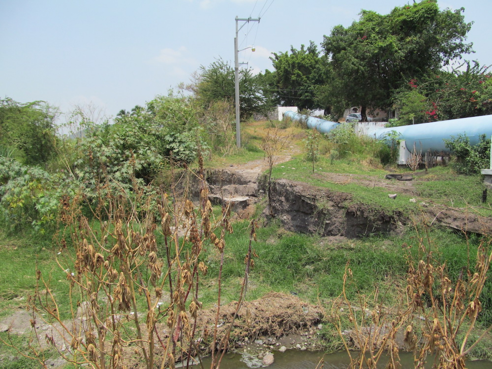 Vecinos de la colonia Independencia demandan reconstrucción de puente