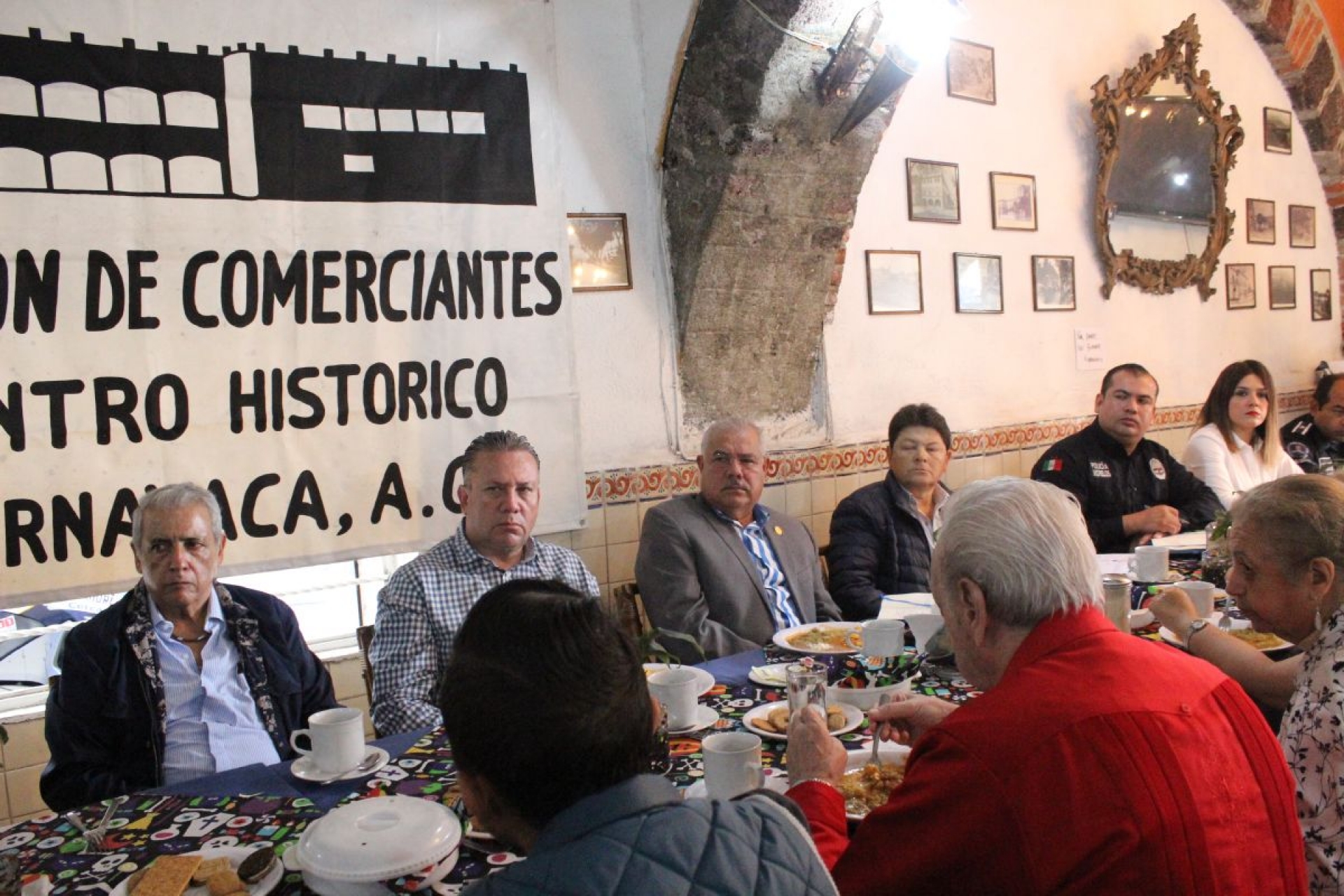 Se reúnen comerciantes del primer cuadro con comisionado de seguridad