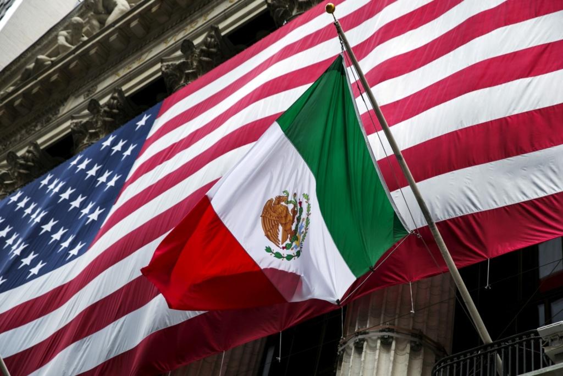 EU presiona a México para procesar políticos ligados al narco, según Reuters