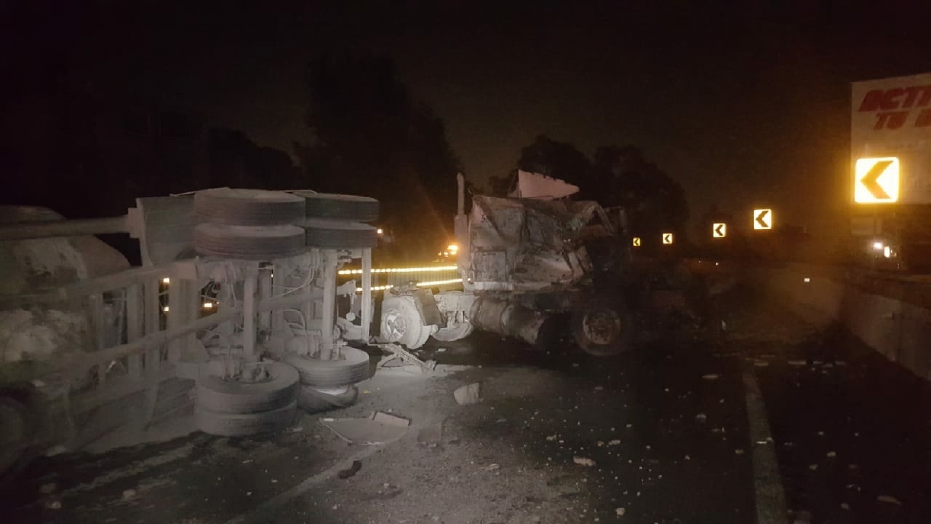 Vuelca tractocamión en la autopista México-Cuernavaca