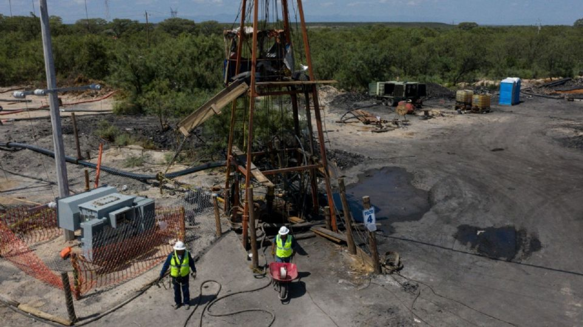 Encuentran cuerpos de 2 mineros atrapados en la mina 'El Pinabete'