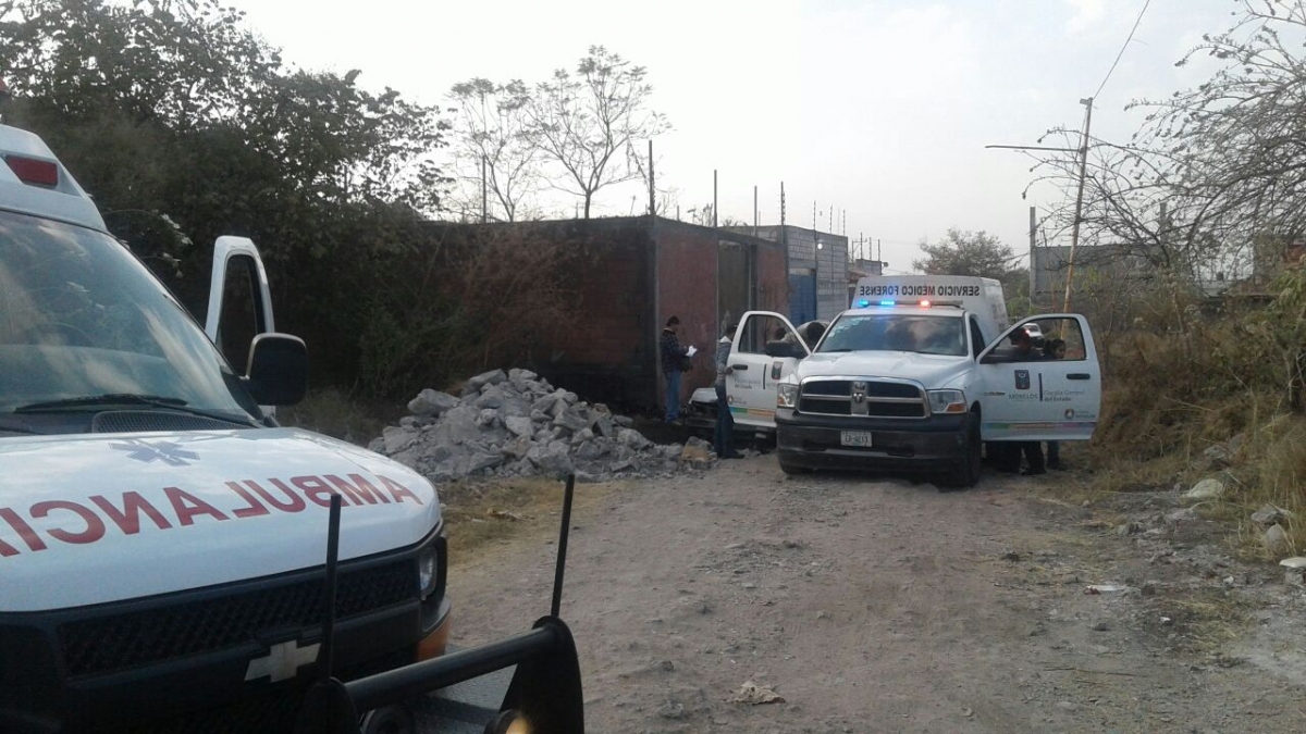 Queman un taxi con un hombre en el interior