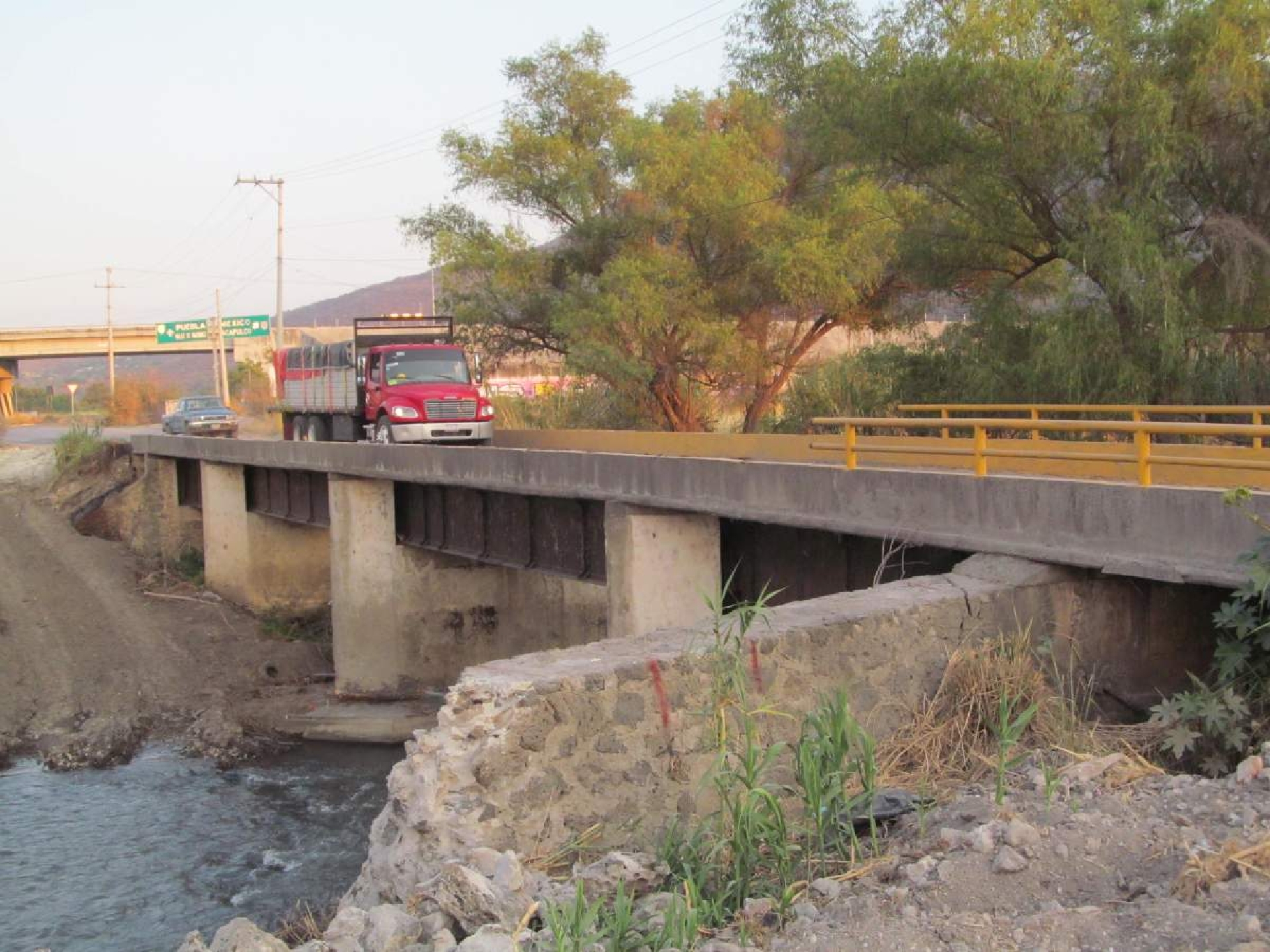 Inician trabajos de ampliación del puente 'Los Muros'