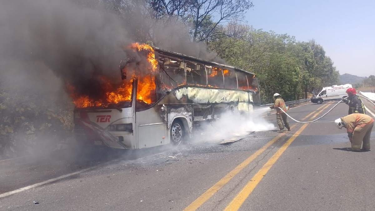 Autobús incendiado