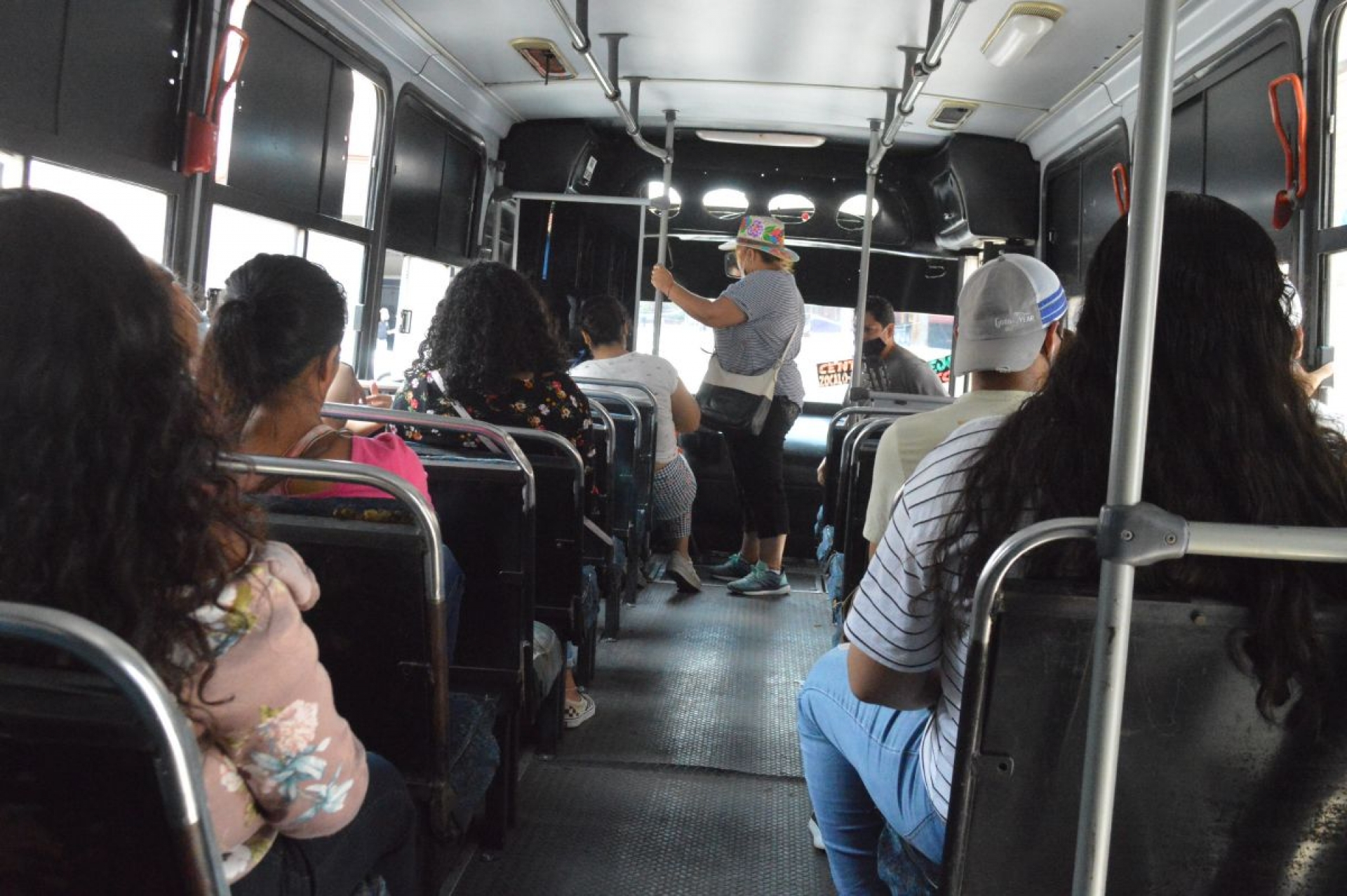 Piden transportistas apoyos económicos para comprar gel antibacterial