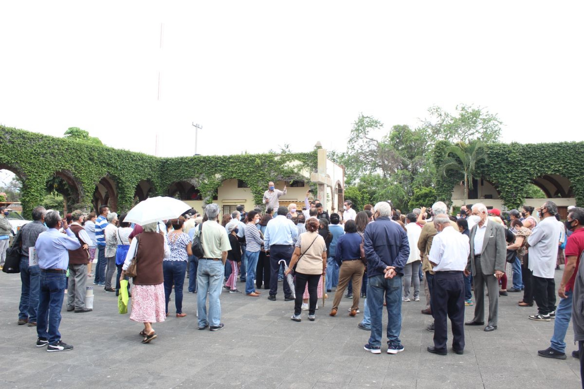Atienden a los deudos de tumbas profanadas
