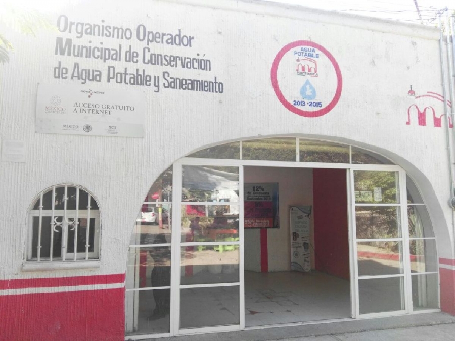Detectan tomas clandestinas de agua potable durante remodelación de imagen urbana en Puente de Ixtla