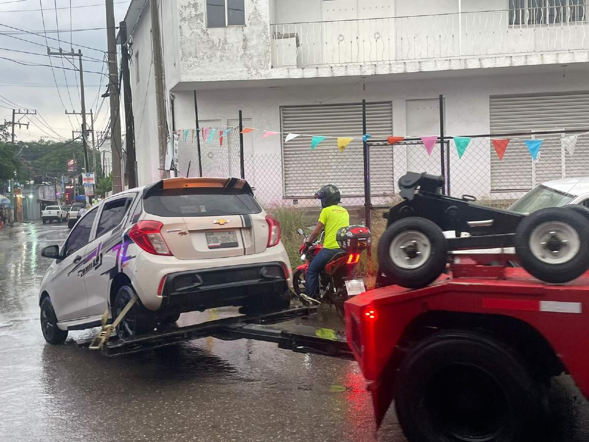 Incautan tres vehículos en Ejidos de Acapantzingo
