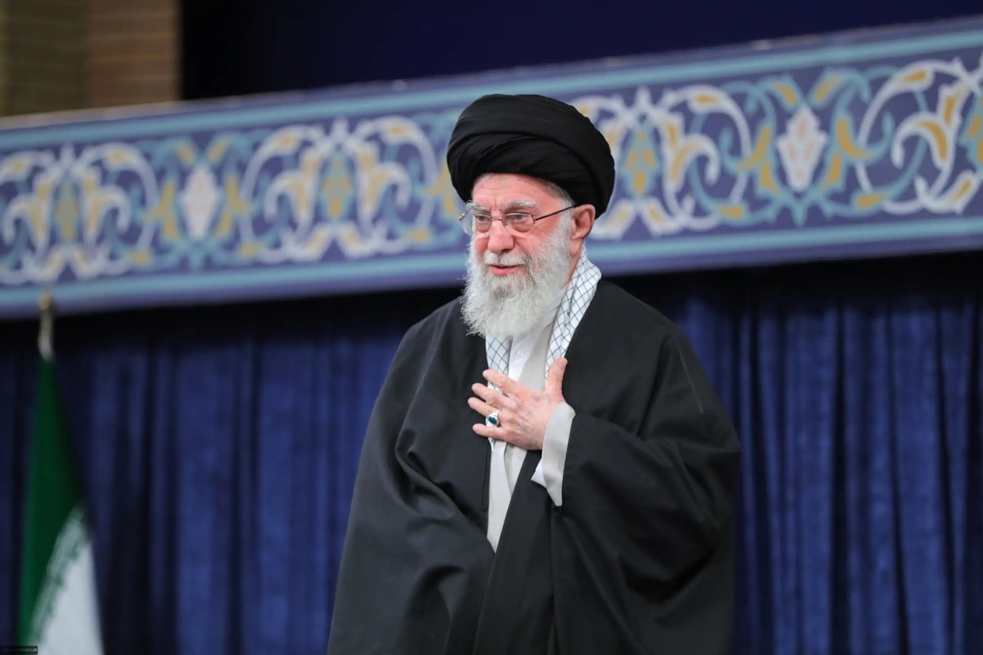 Líder supremo de Irán minimiza los ataques de EU