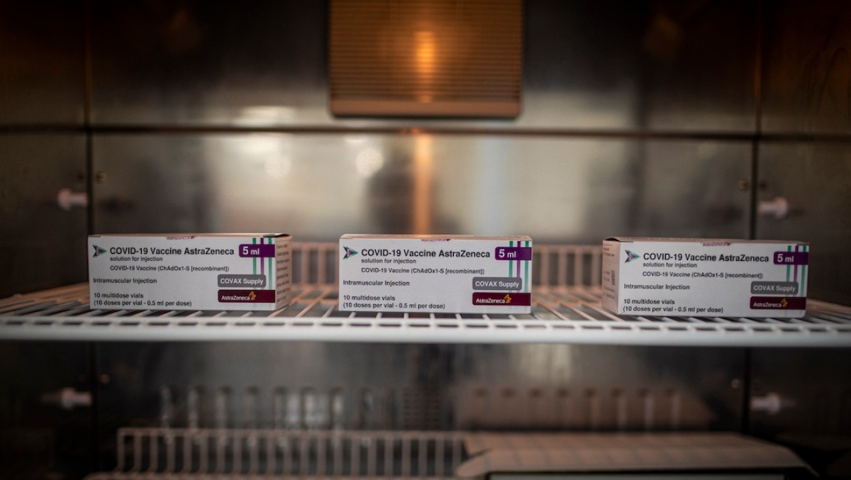 Vacuna COVID-19 de AstraZeneca cambia de nombre a Vaxzevria