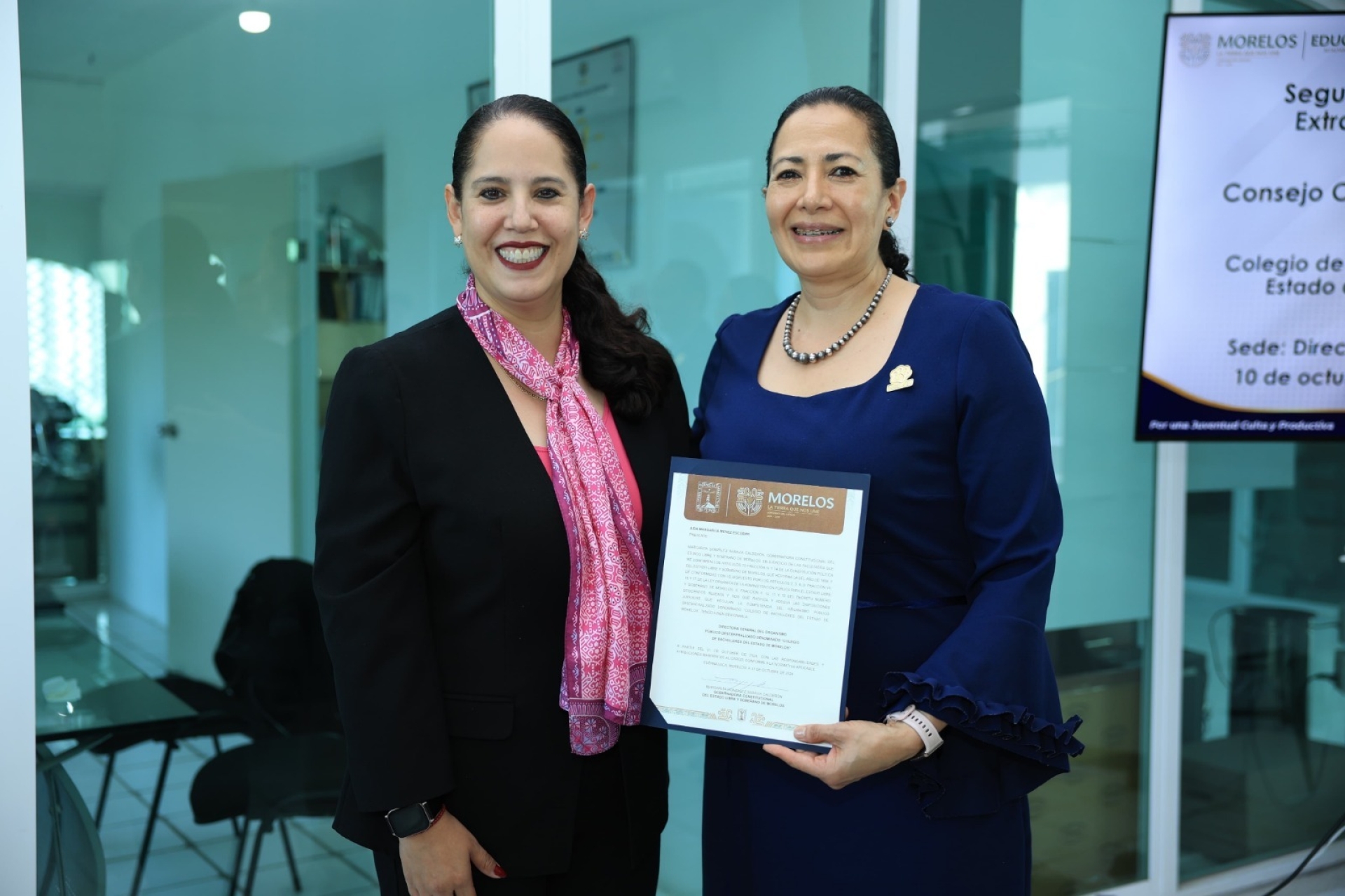 Entrega secretaria de Educación nombramiento a Margarita Ménez Escobar como titular del Cobaem
