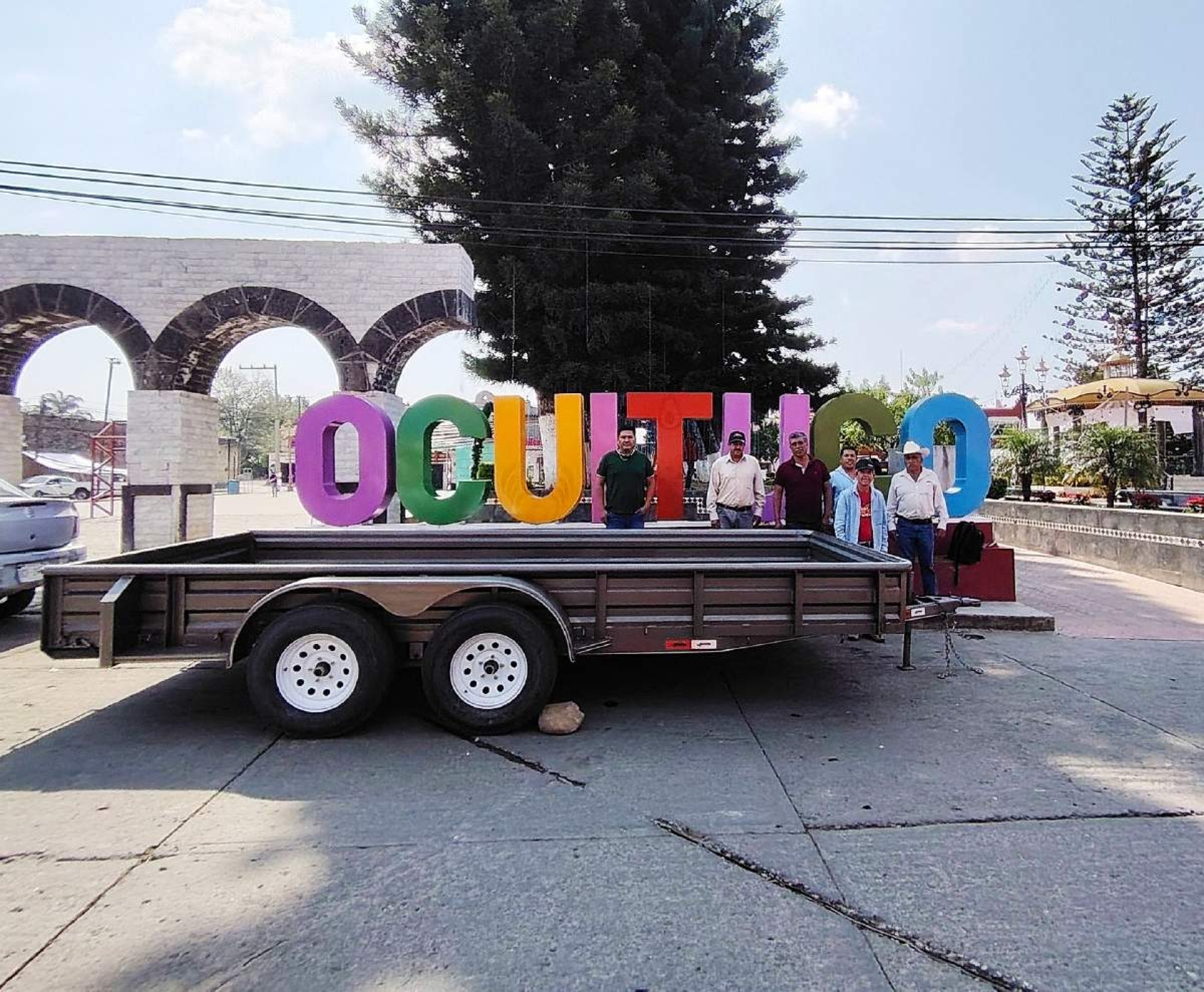 Entregan remolque cama baja a ganaderos de Ocuituco