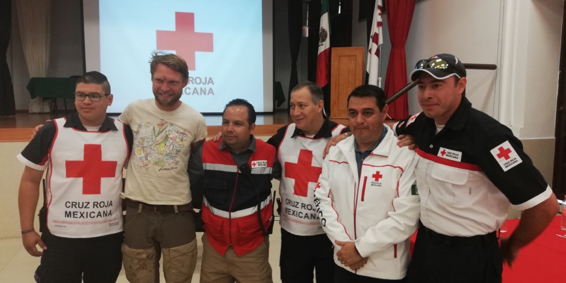 Ciudadano alemán que sobrevivió a caída en El Tepozteco, agradecido con rescatistas de la Cruz Roja