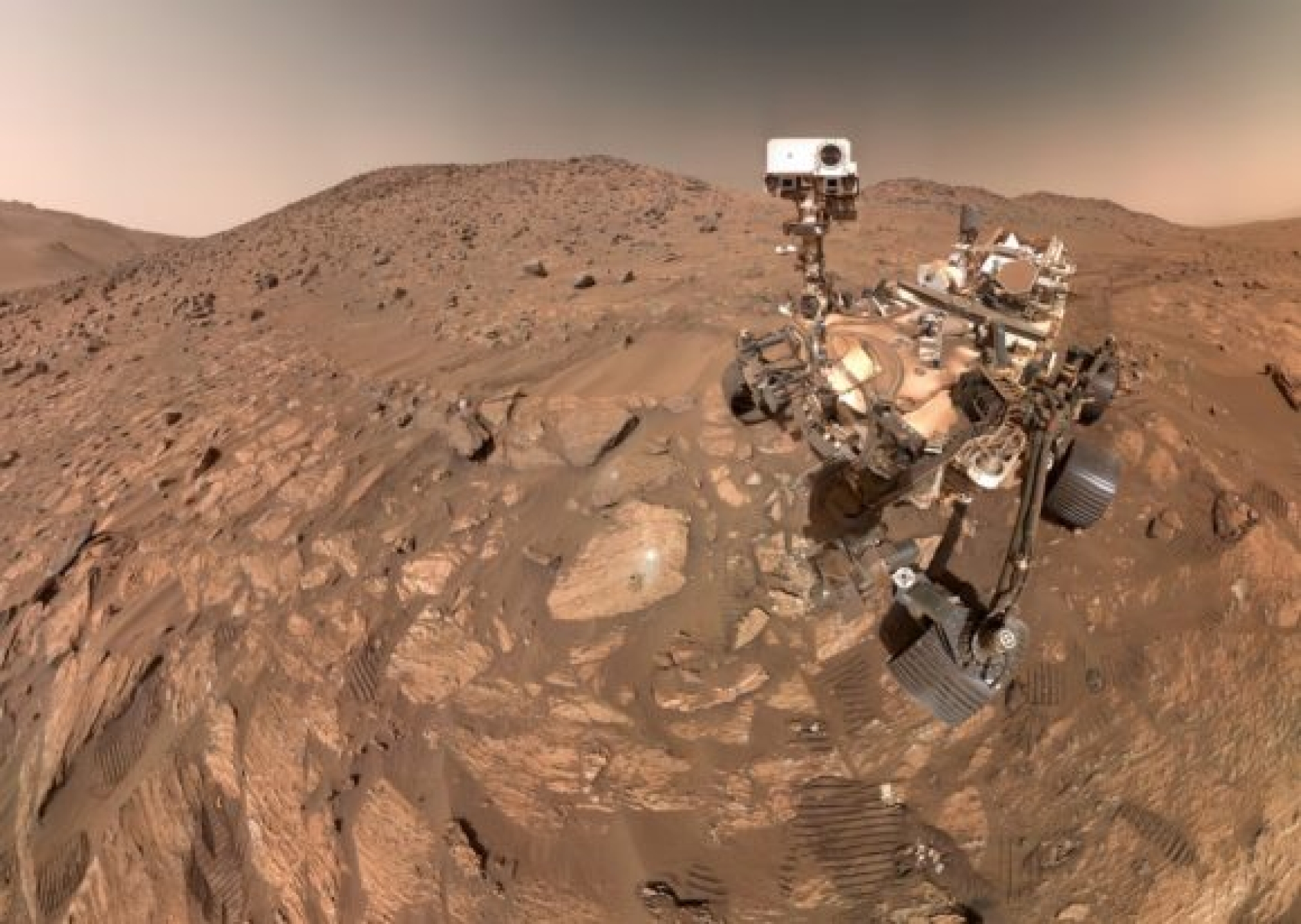 NASA descubre roca en Marte con marcas de posible vida microbiana