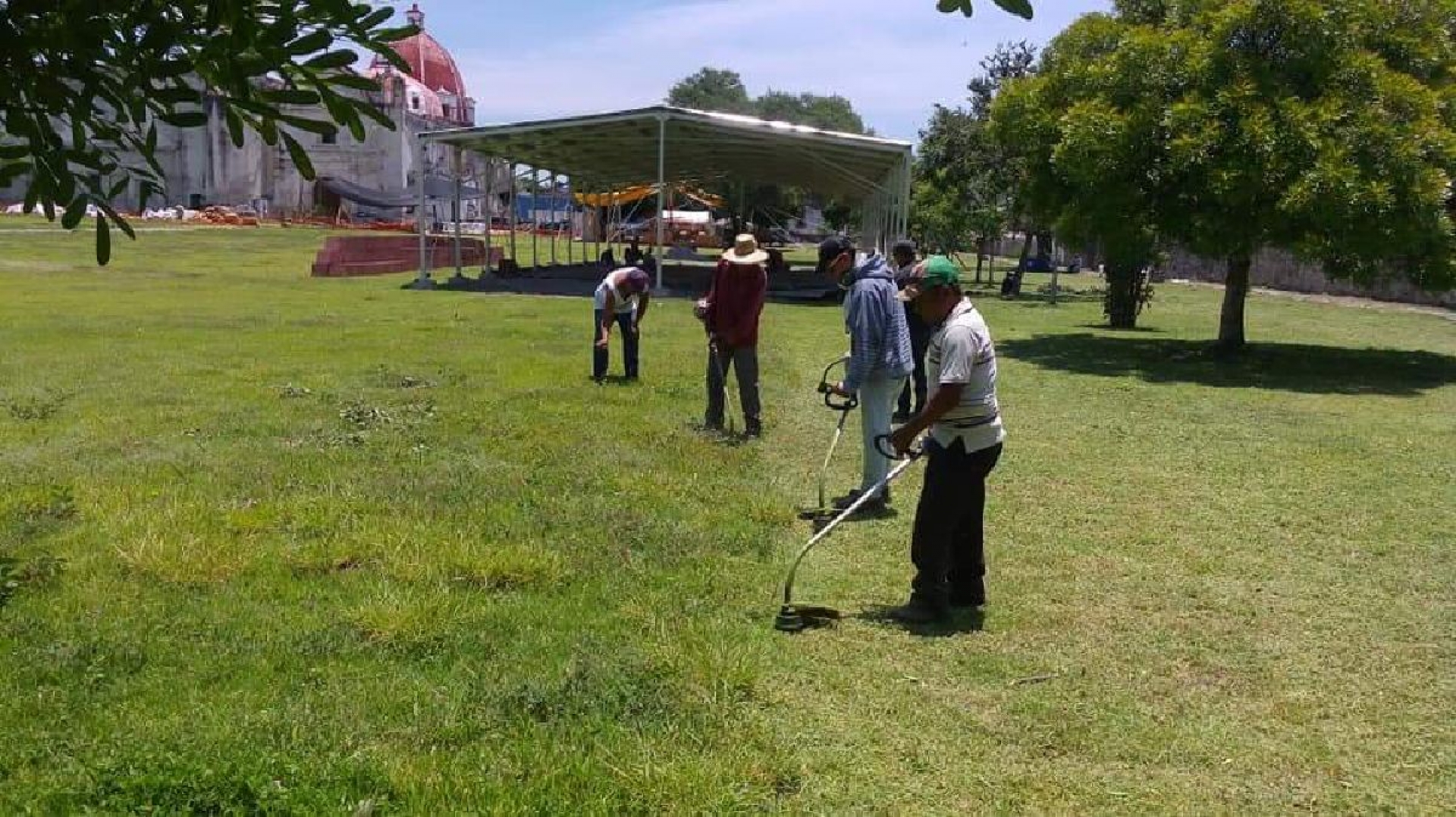 Comuna de Jonacatepec limpia atrio del Exconvento de San Agustín