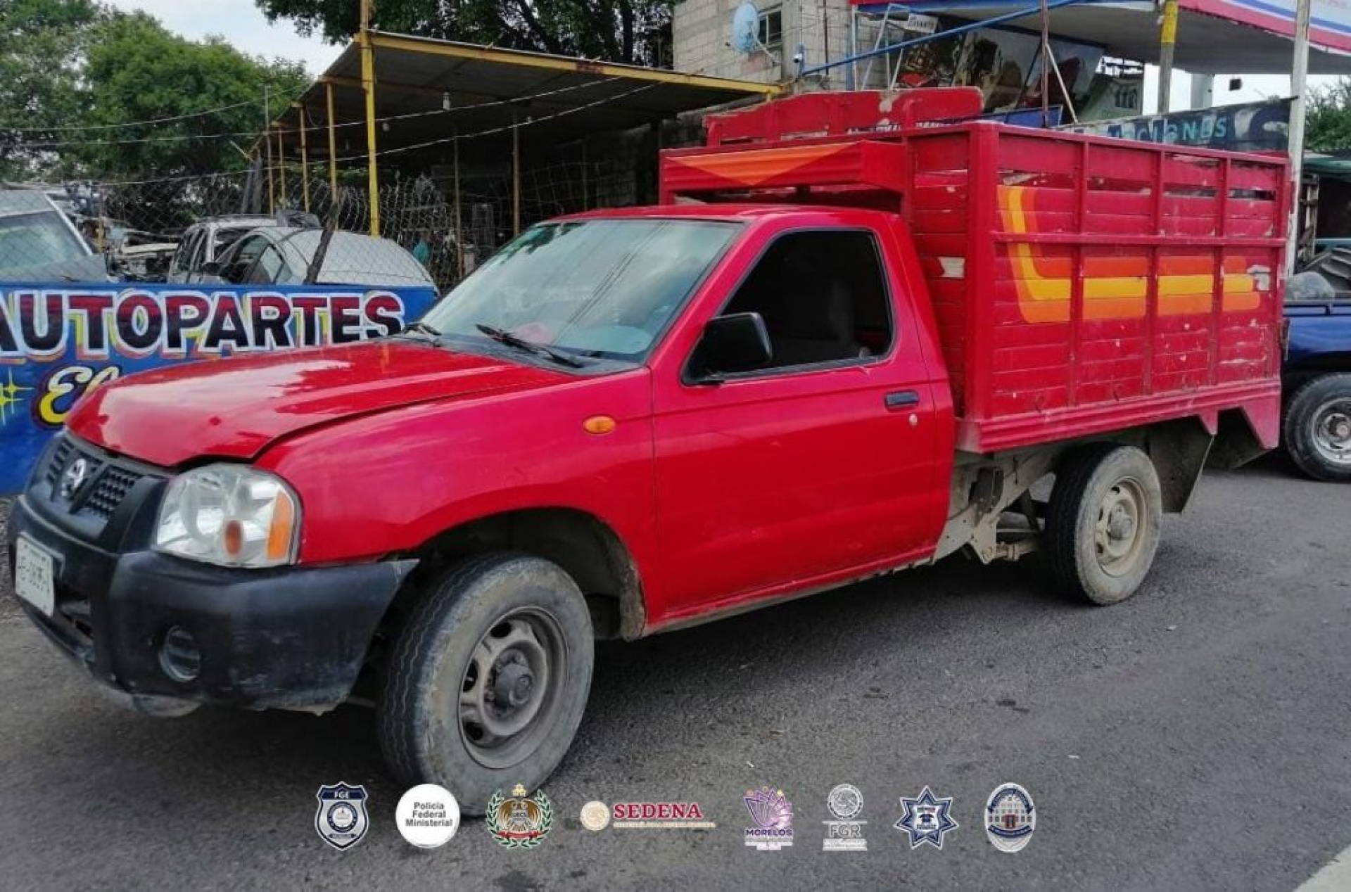 La camioneta que conducía resultó con reporte de robo