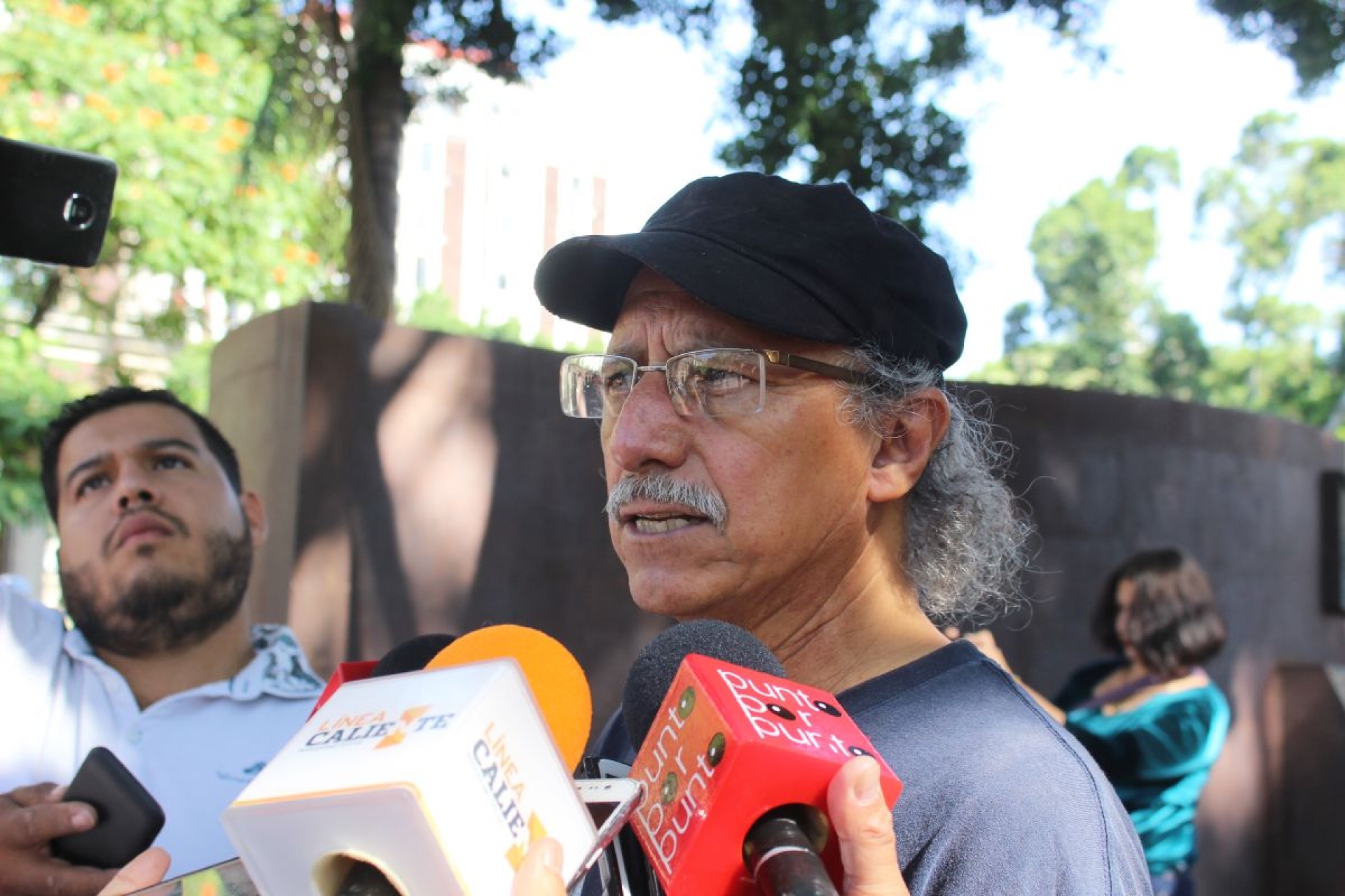 Peña Nieto dejará sin resolver crimen de Ayotzinapa: activistas