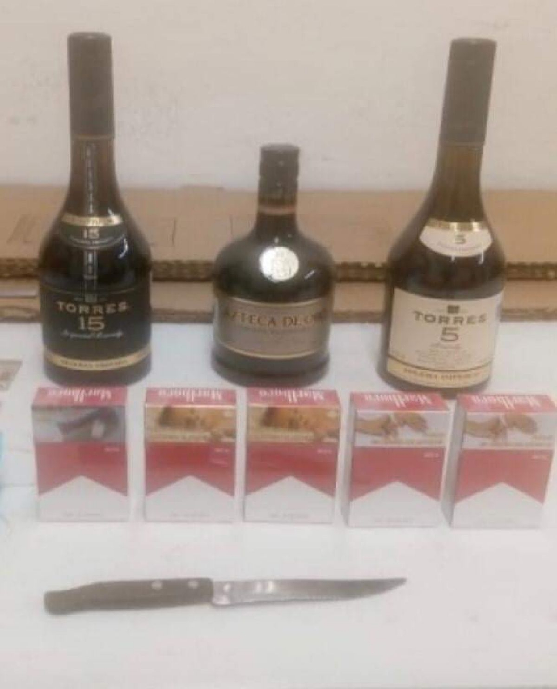 Quería brandy y cigarros gratis