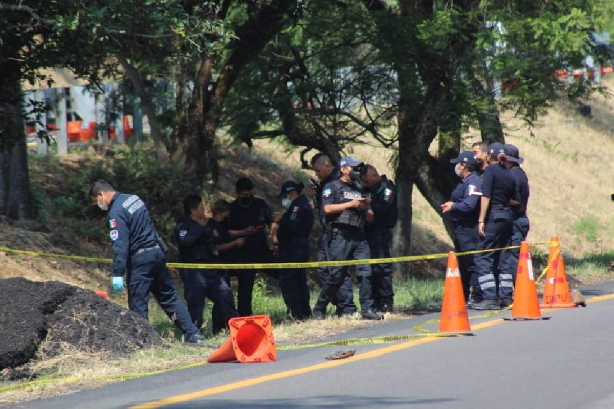Dejan dos cadáveres en la autopista La Pera-Cuautla
