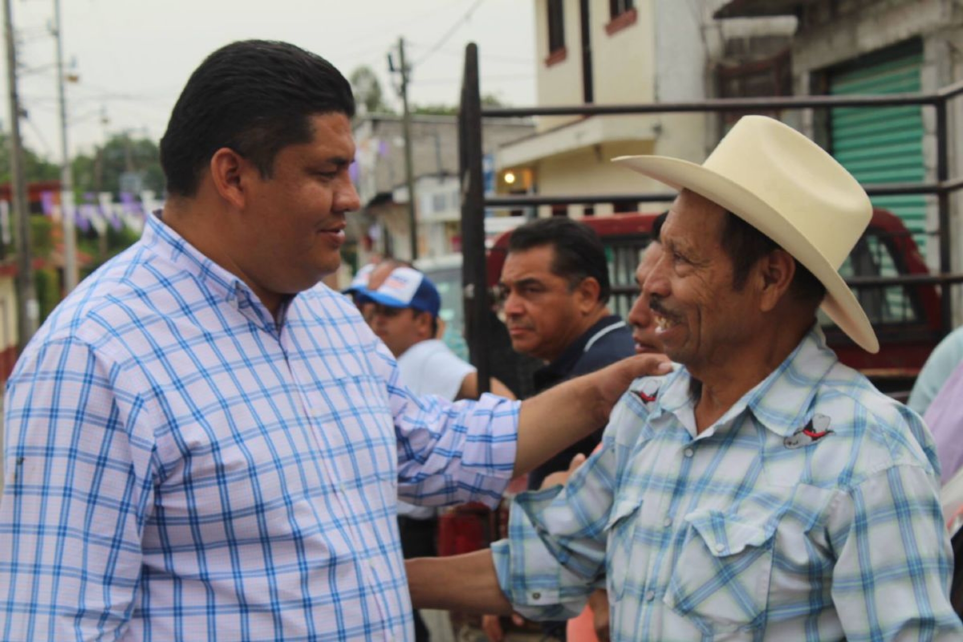 Francisco Sánchez las comunidades de Xochitlán y Paraíso Escondido