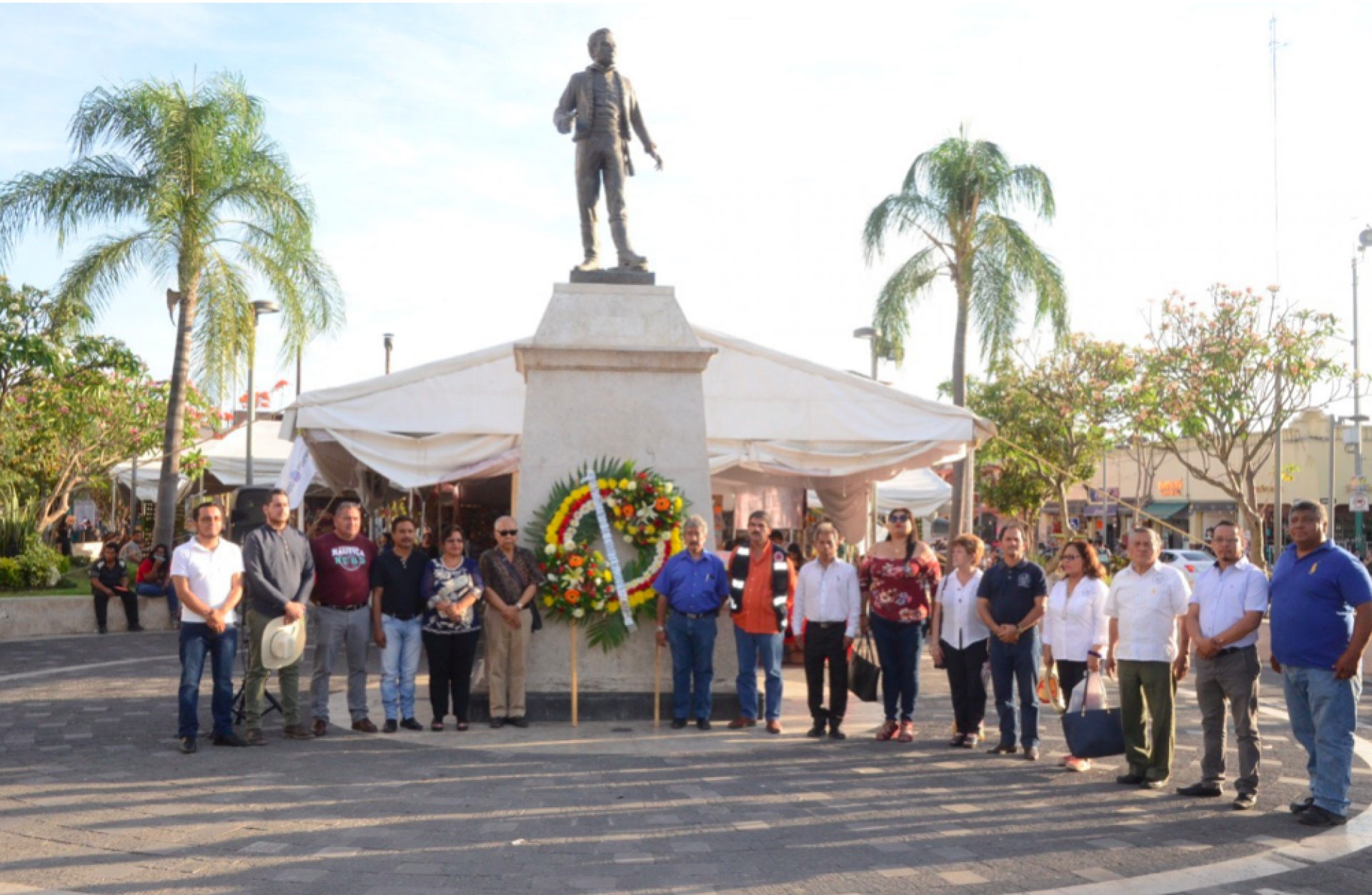 Depositan ofrenda floral y montan guardia solemne de honor al pie del monumento al mariscal Hermenegildo Galeana