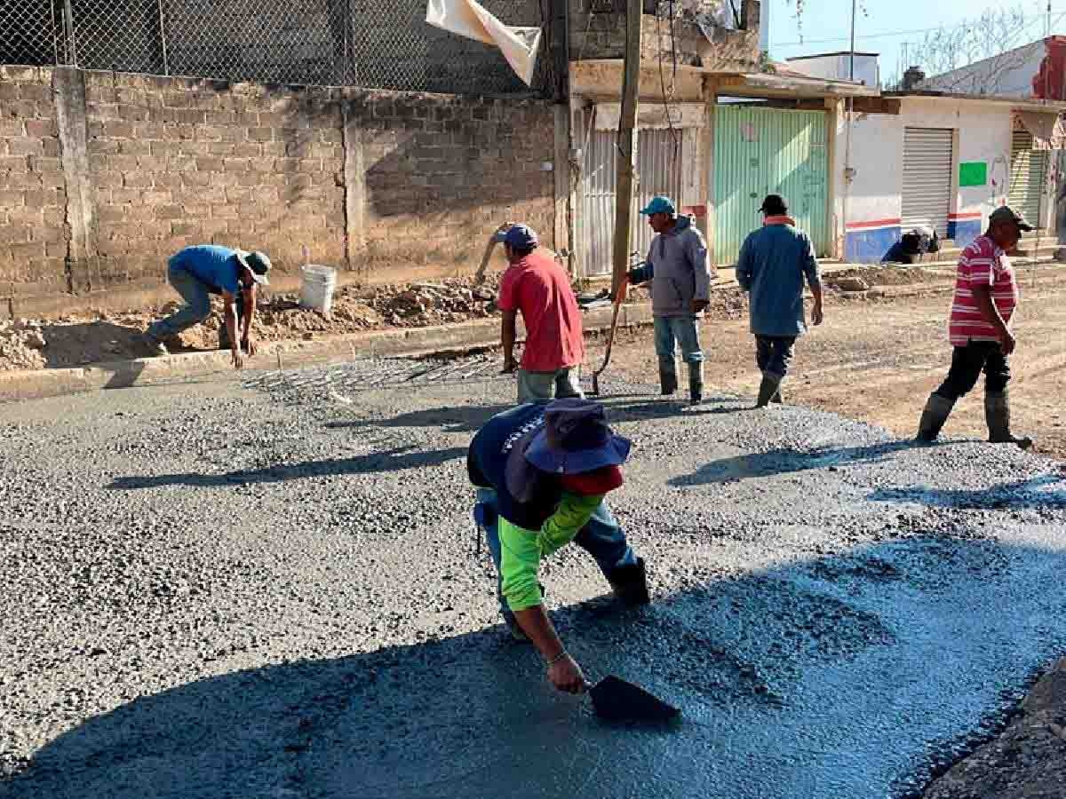 Continúan trabajos de pavimentación en la avenida Camino Antiguo a Tepoztlán
