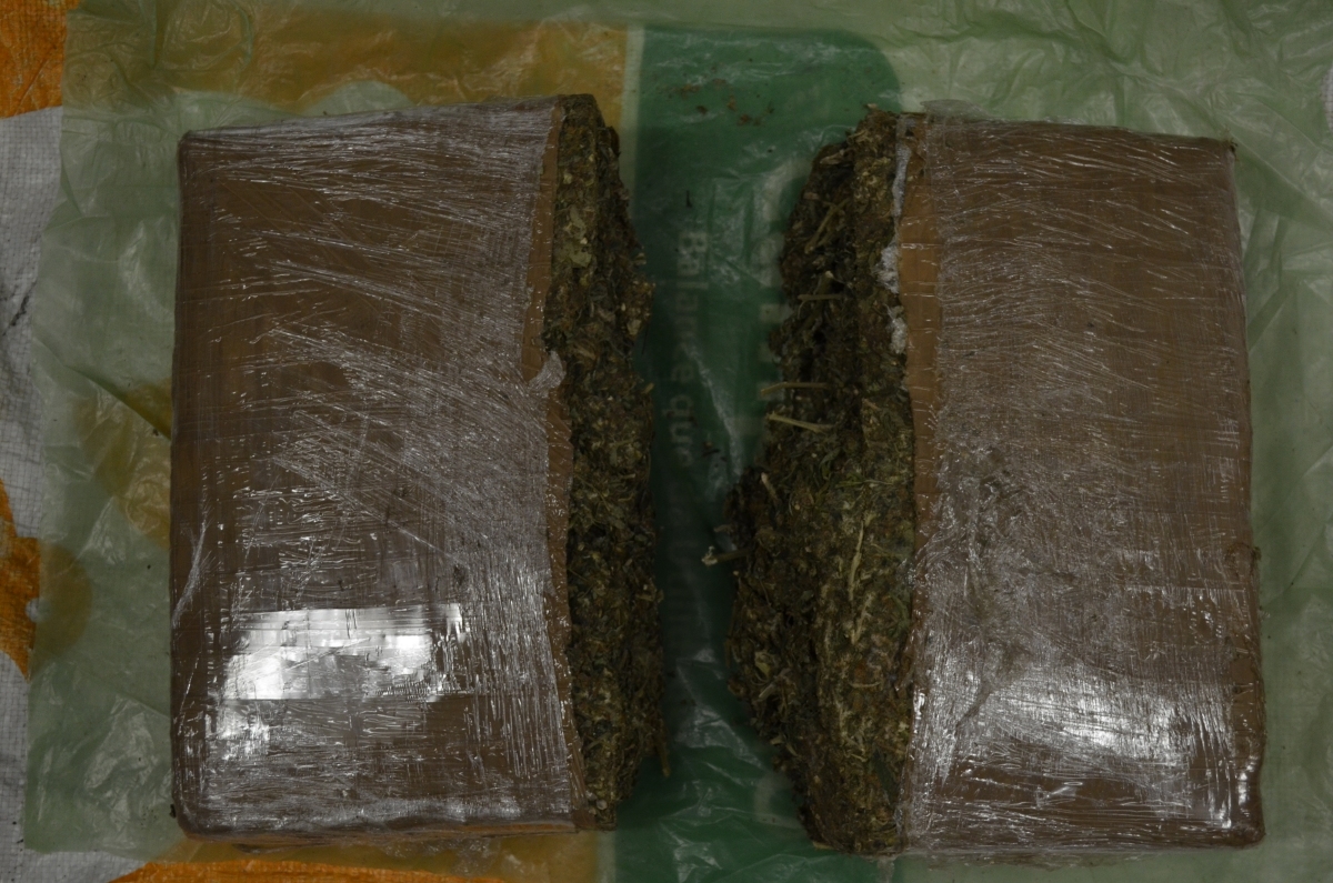 Detienen a tres hombres con cinco kilos de marihuana