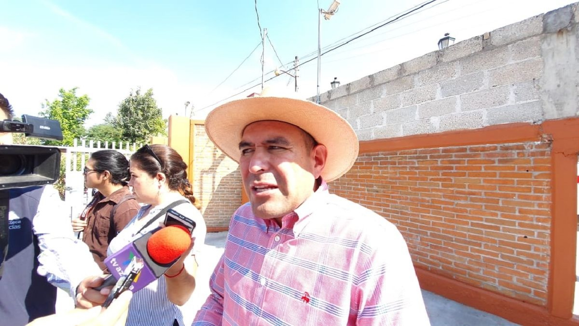 Adquiere gobierno de Yautepec dos camiones de transporte escolar