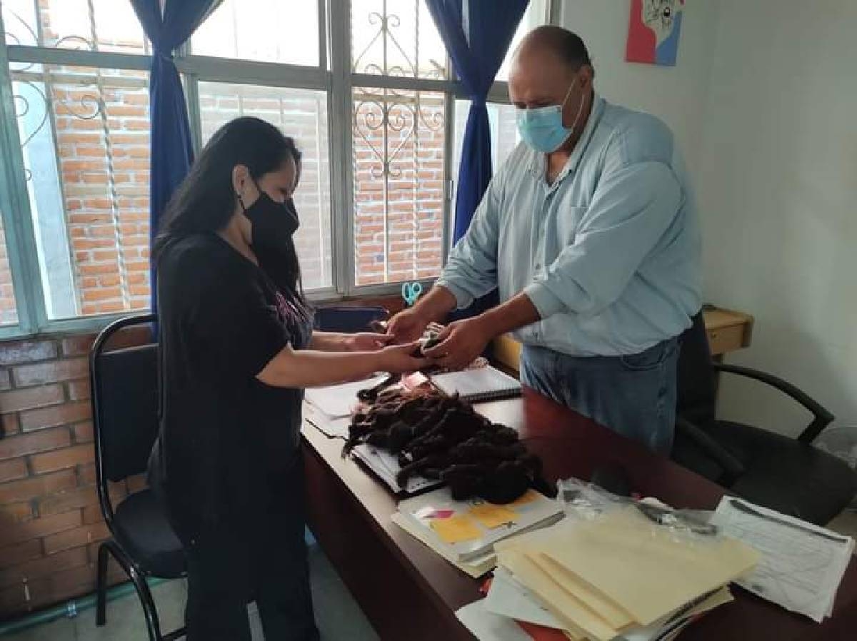 Recolectan en Mazatepec tapas y cabello a favor de niños con cáncer