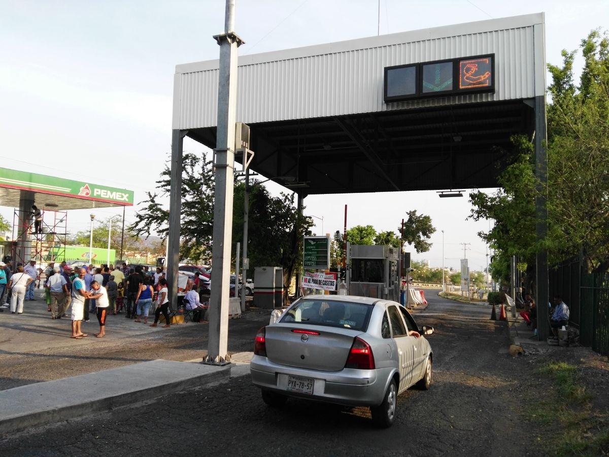 Se mantiene liberado el paso vehicular en las casetas de Tepetzingo y Xochitepec centro