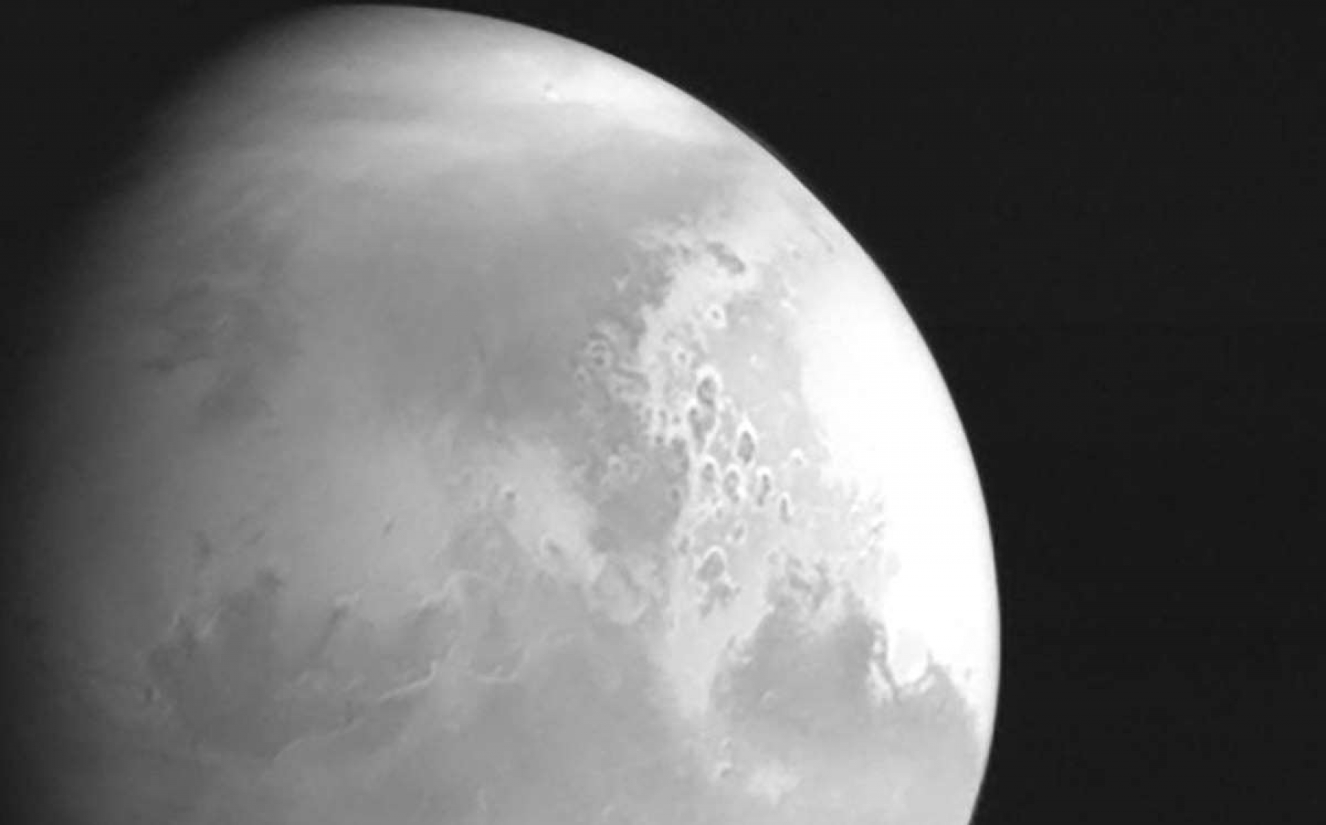 Sonda espacial Tianwen-1 toma su primera fotografía de Marte; así luce