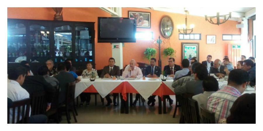 Se reúne el fiscal general con abogados de Morelos