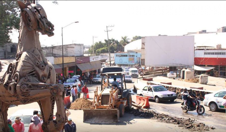 Comenzó la reparación del drenaje en la glorieta de Los Caballos