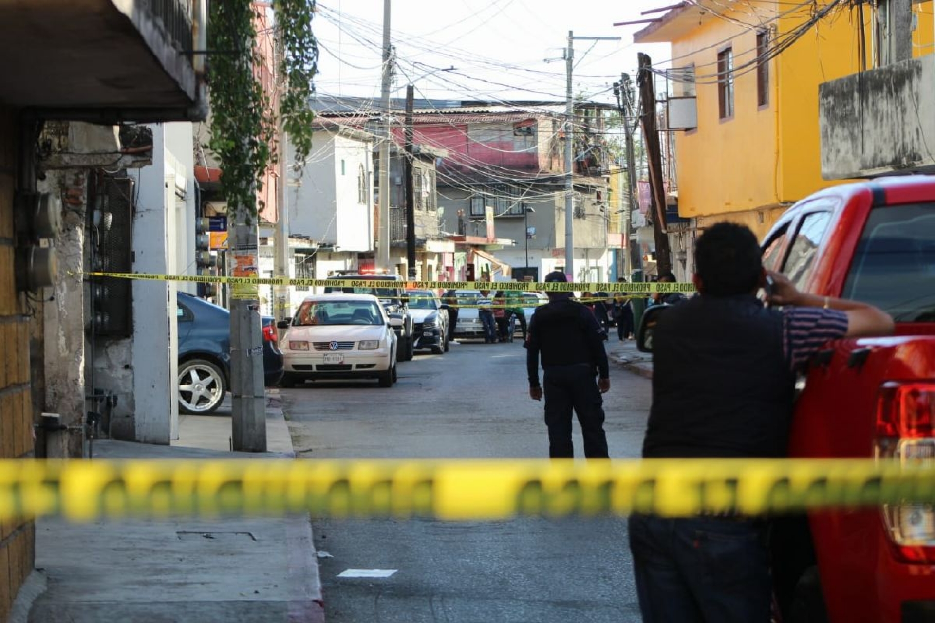 Acribillan a un hombre frente a su esposa